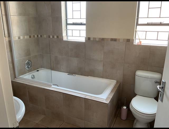 3 BEDROOM FREESTANDING FOR SALE IN KOSMOSDAL